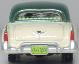 Oxford Diecast 87KM53001 1953 Kaiser Manhattan Stardust Ivory/Jade Green - 1:87 Scale - Phillips Hobbies