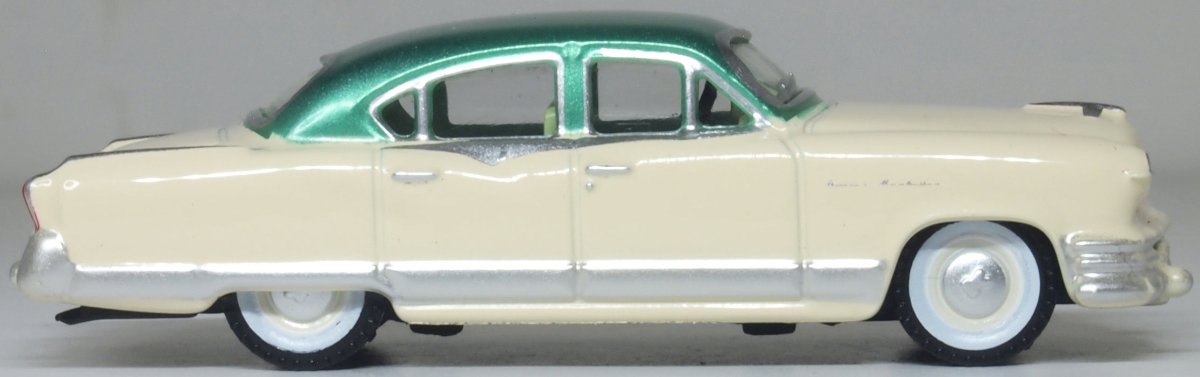 Oxford Diecast 87KM53001 1953 Kaiser Manhattan Stardust Ivory/Jade Green - 1:87 Scale - Phillips Hobbies