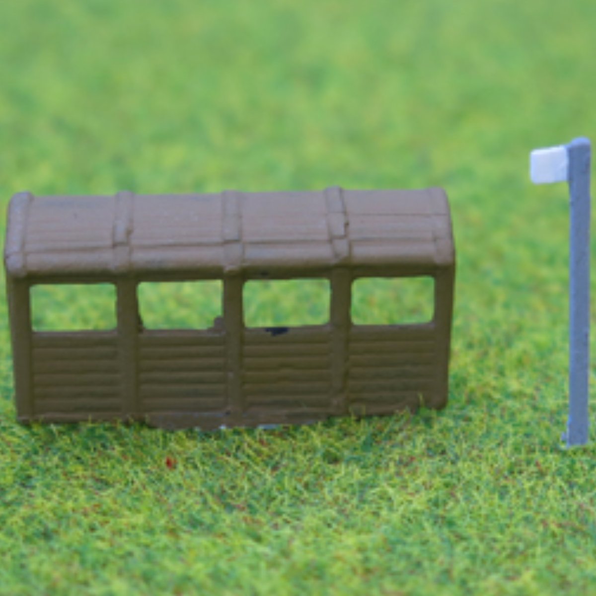 P&D Marsh PDX61 Painted Bus Stop & Covered Shelter (N Gauge) - Phillips Hobbies