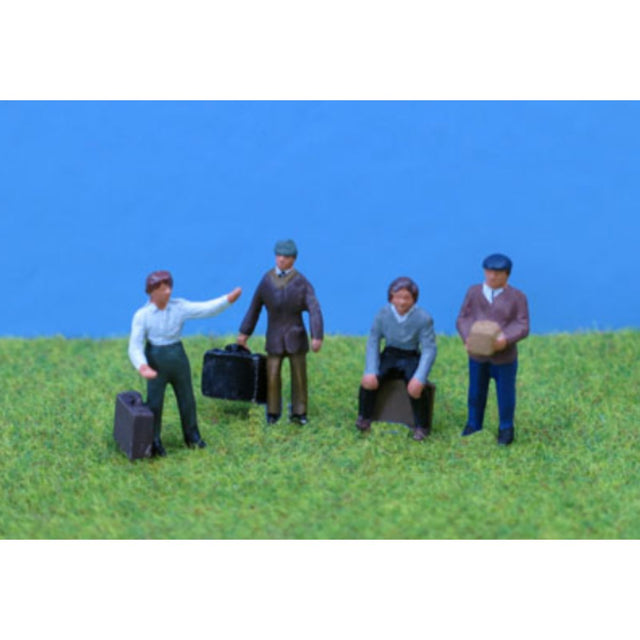 P&D Marsh PDZ01 Painted People with Luggage (OO Gauge) - Phillips Hobbies