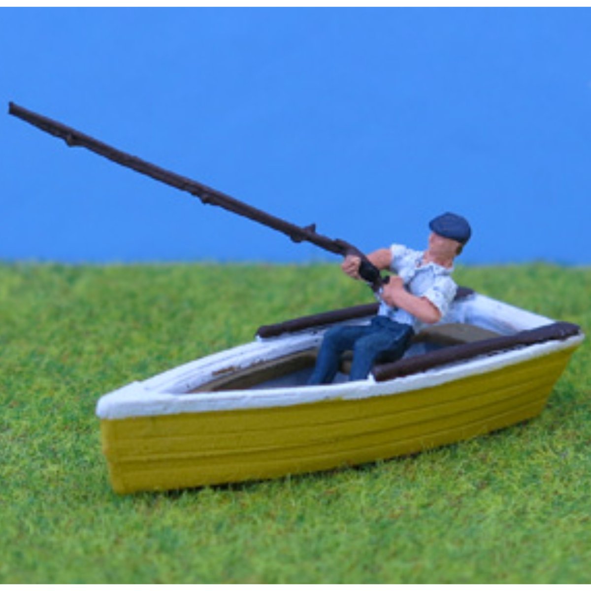 P&D Marsh PDZ33 Painted Man Fishing in Rowboat (OO Gauge) - Phillips Hobbies