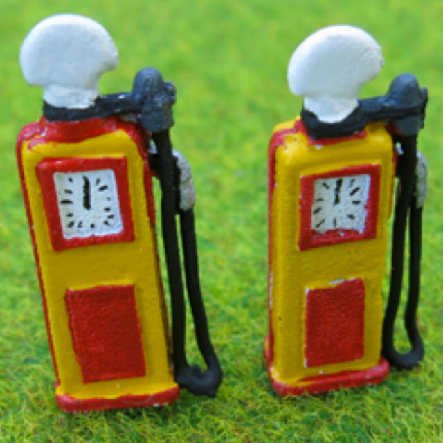 P&D Marsh PDZ35 1950s Petrol Pumps Shell Style x2 (OO Gauge) - Phillips Hobbies