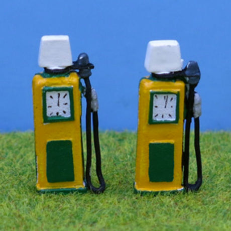 P&D Marsh PDZ36 1950s Petrol Pumps BP Style x2 (OO Gauge) - Phillips Hobbies