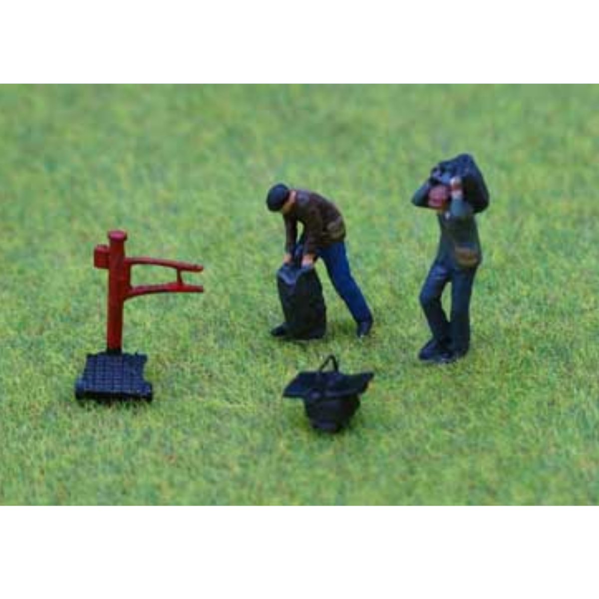 P&D Marsh PDZ39 Painted Coalmen & Scales (OO Gauge) - Phillips Hobbies