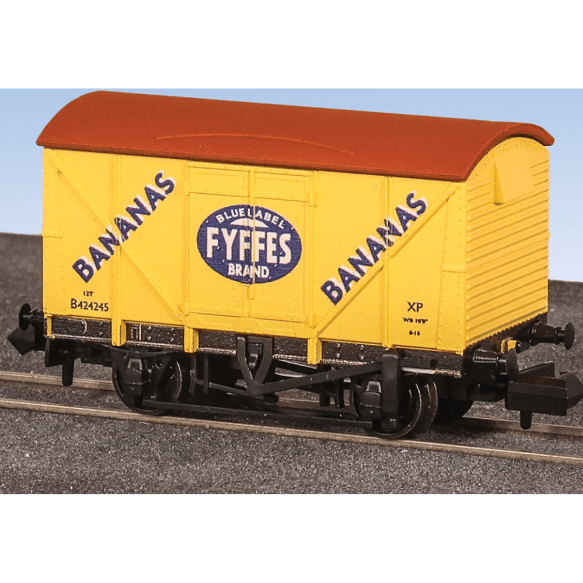 Peco NR - 2005P BR Vanfit Wagon Fyffes Bananas - N Gauge - Phillips Hobbies