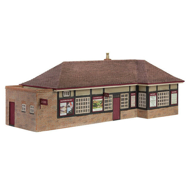 PRE - ORDER: Bachmann Scenecraft Rural Station - Maroon & Cream - Phillips Hobbies
