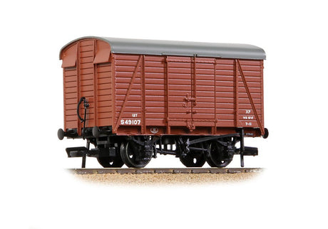 PRE - ORDER: Branchline SR 12T Even Planked Ventilated Van BR Bauxite (Early) - OO Gauge - Phillips Hobbies