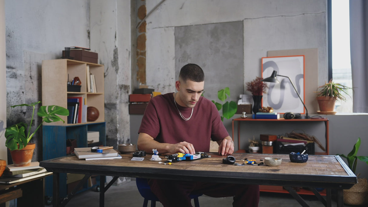 LEGO® Icons Williams Racing FW14B & Nigel Mansell Home Office Desk Decor 10353